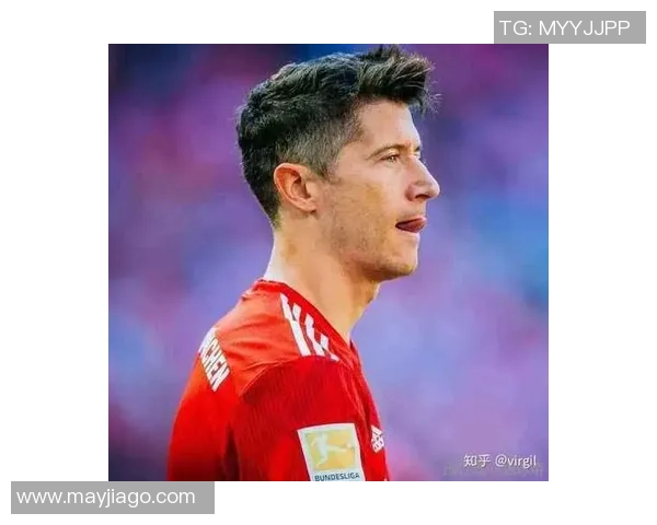 足球明星头像展示法国男生的魅力与风采，尽显青春活力与运动激情